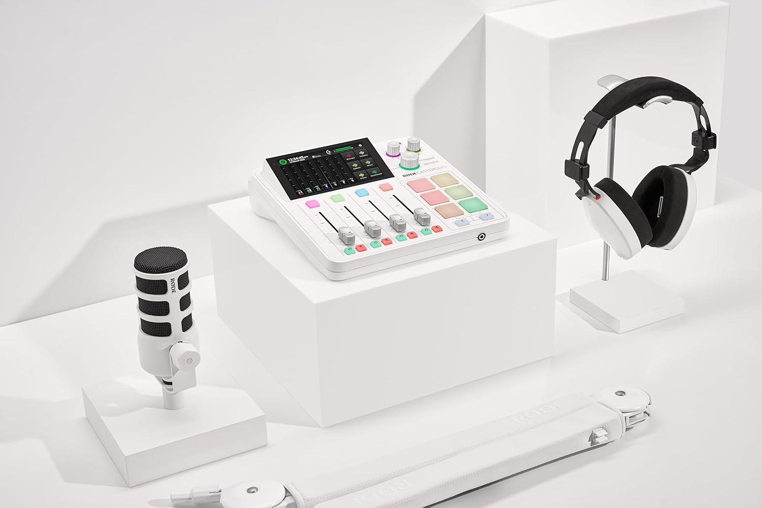  Rode PodMic W - Dynamic Microphone